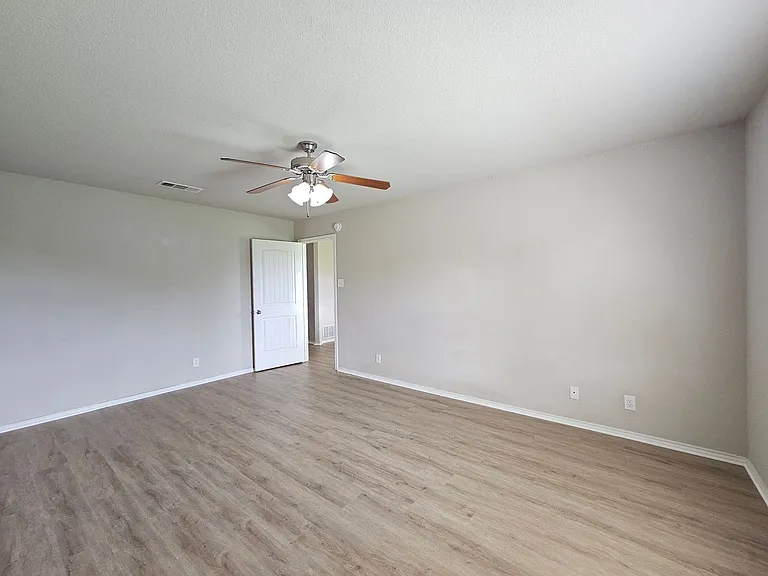 3804 Ida Dr — Photo 9