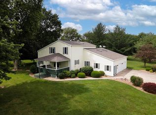 2502 Country Hills Ln, Highland, IL 62249