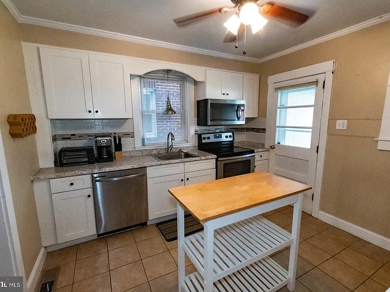 335 Stuart Ave — Photo 5