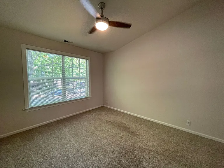 Exceptionally Spacious and Modernized 2x2 Townhouse w/Garage and Washer/Dryer Hookups! — Photo 31
