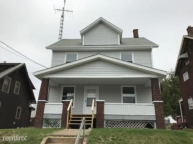 2407 16th St NE photo 1