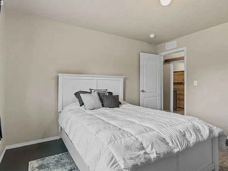 1033 Camelot Dr S — Photo 16