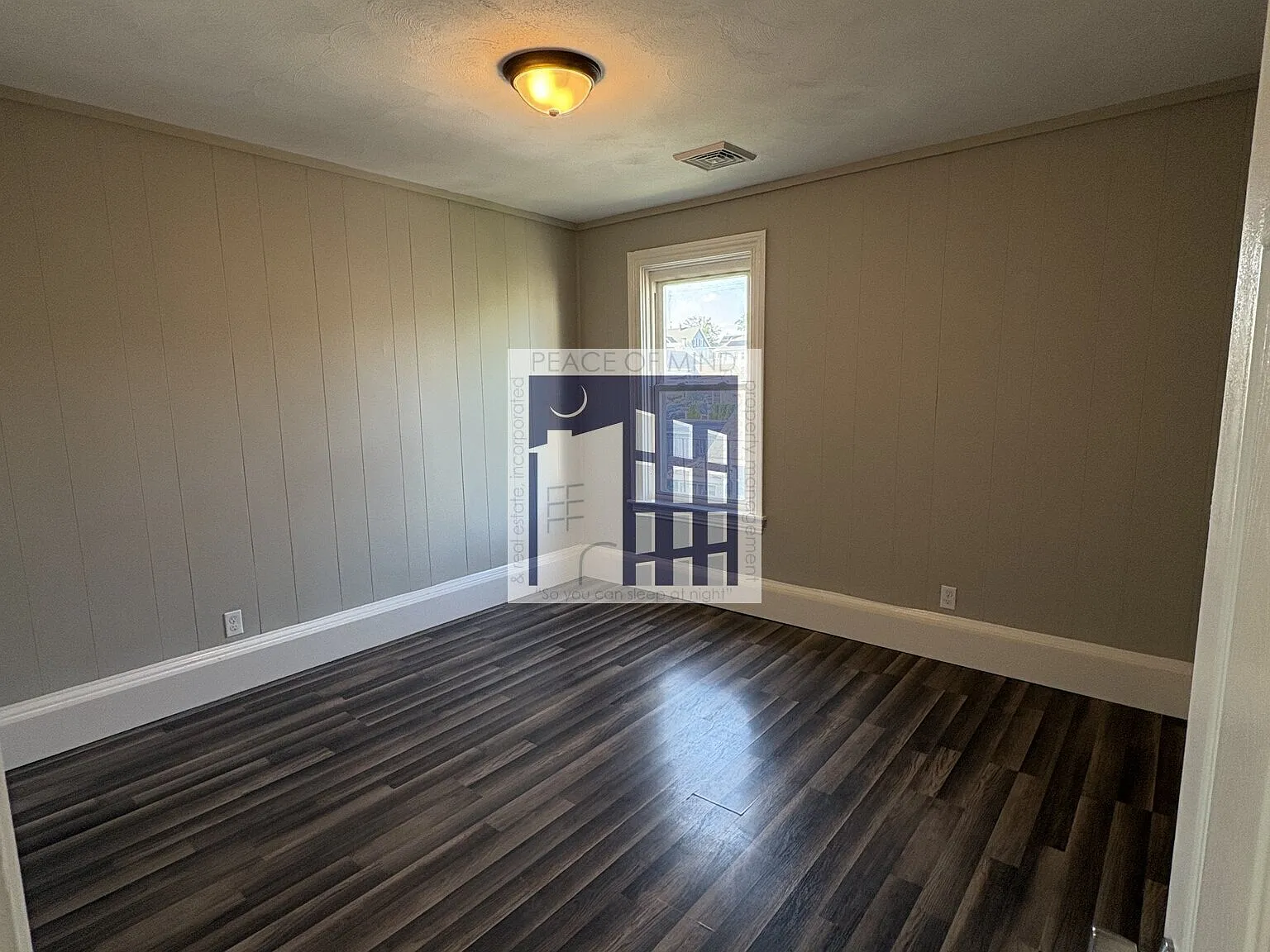 Beautifully Renovated 1-Bedroom Apartment — Photo 4