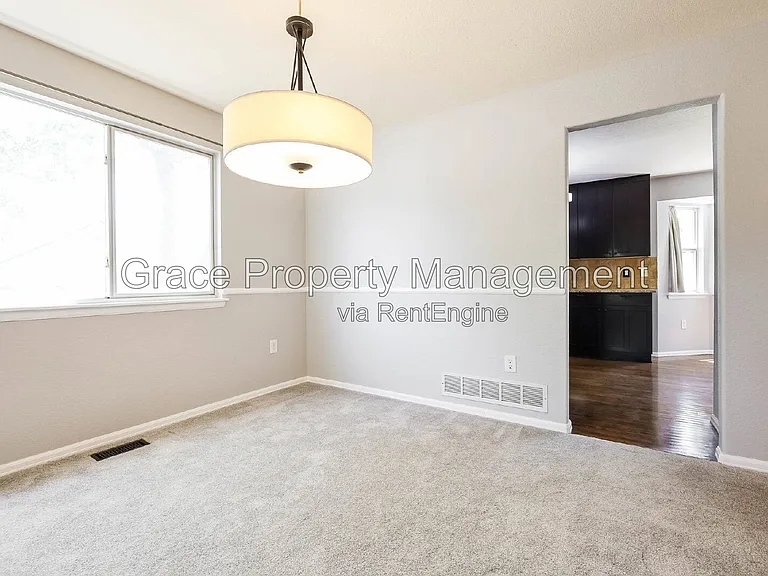 1144 E 12th Ct — Photo 8