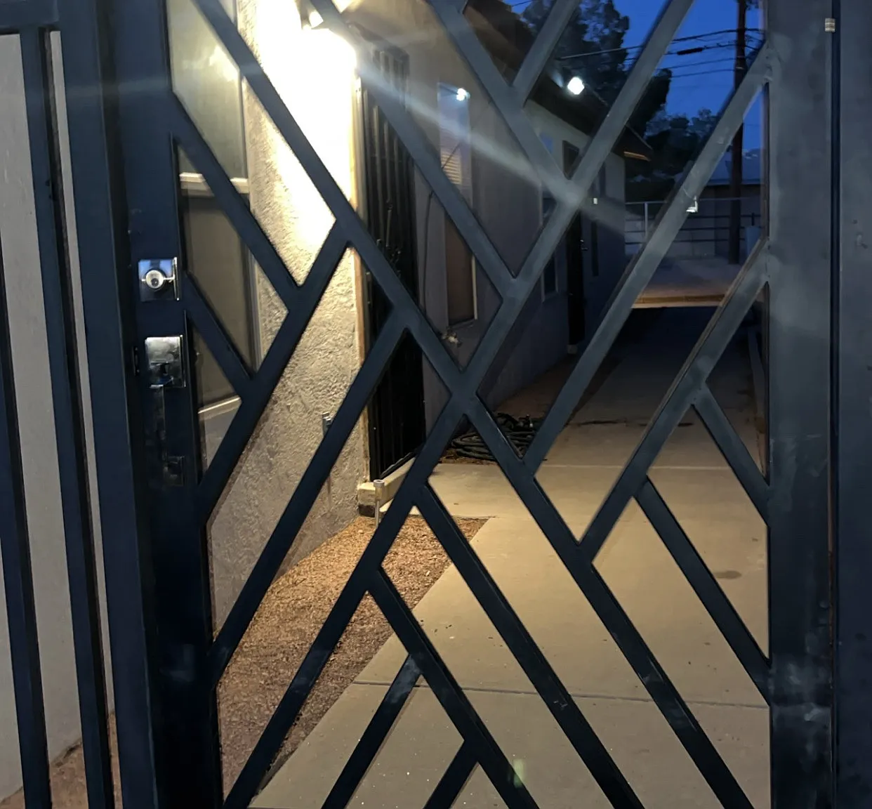 2 bed, 750 sqft, $900 — Photo 2