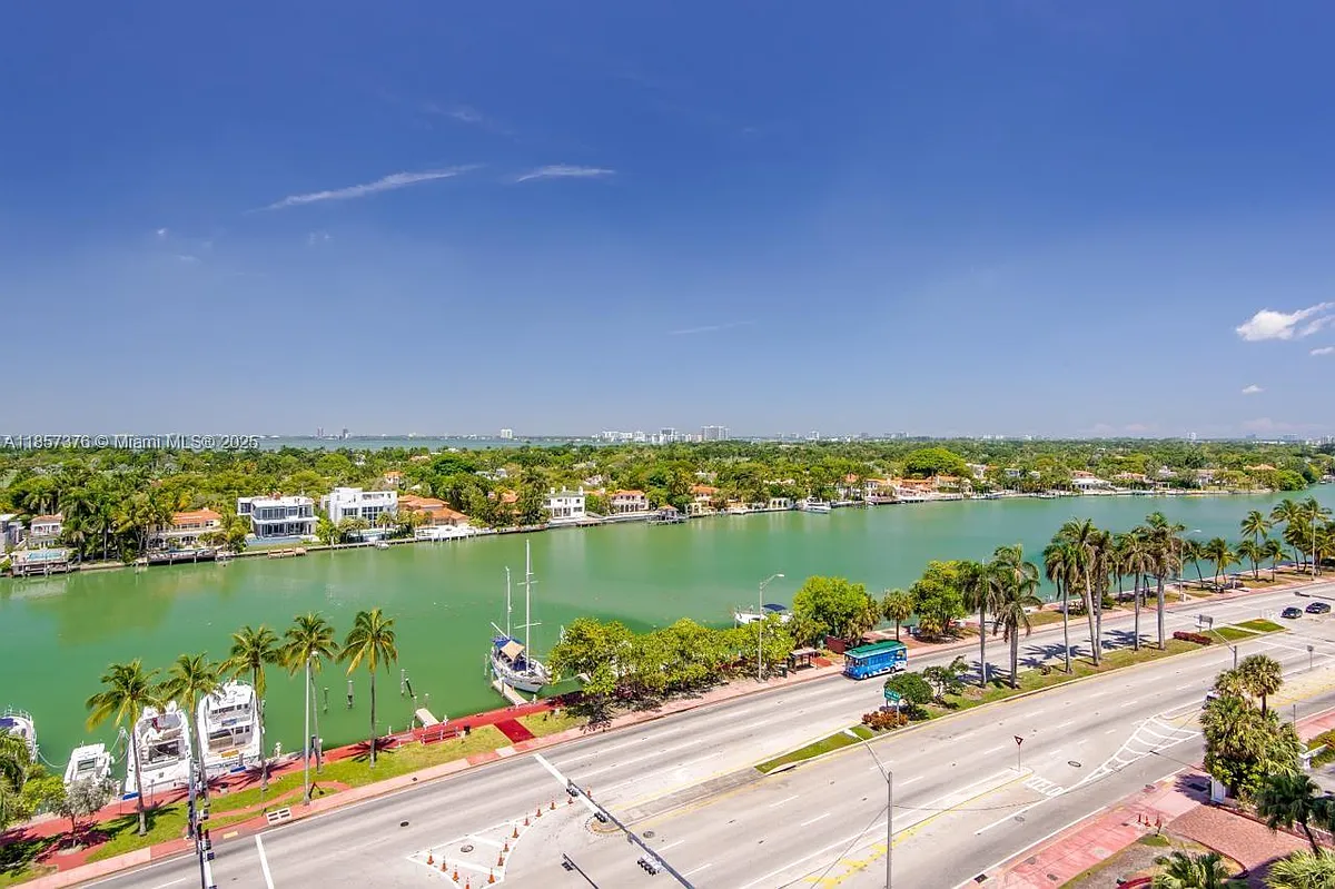 Building Photo - 5161 Collins Ave #1104