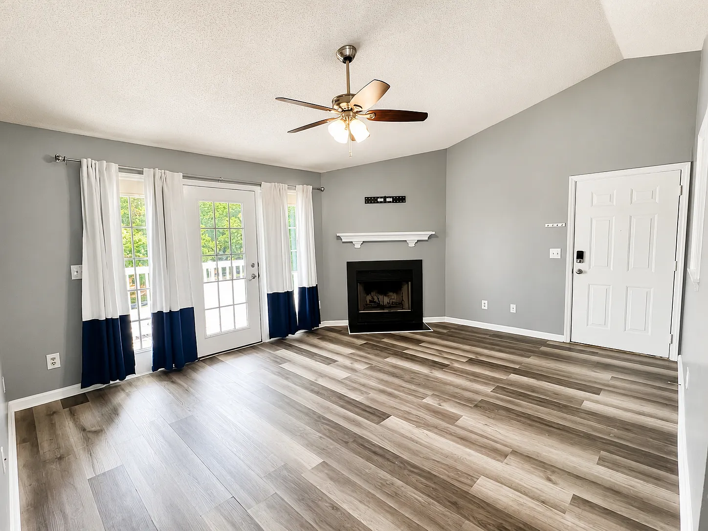 7117 West Friendly Avenue - H — Photo 3