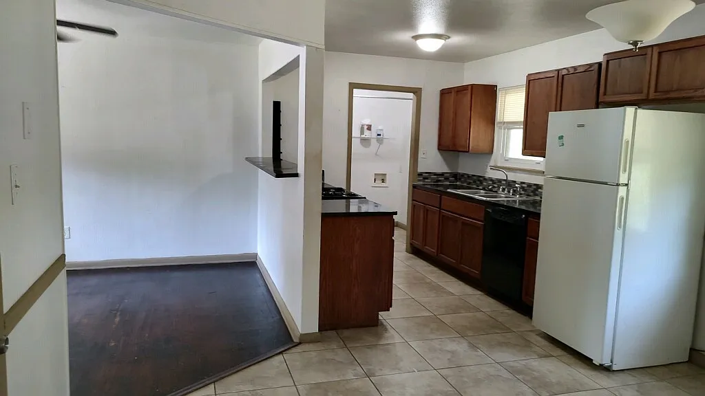 3 bed, 1.5 bath, 1000 sqft, $995 — Photo 2