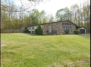 135 Sterling Dr, Beaver, WV 25813