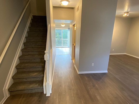 3rd image of 909 Creekwood Ln #909