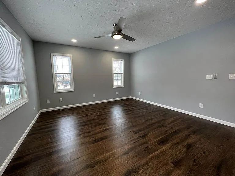 1200 N Forest Ave — Photo 4