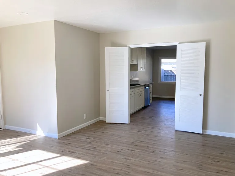 Entrance to kitchen