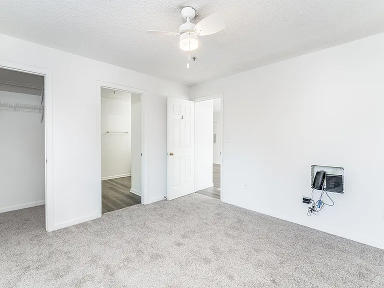 Reynolds Place Apartments — Photo 37
