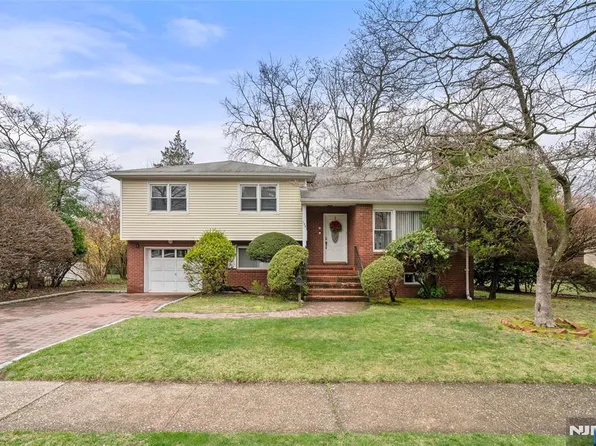 158 12th St, Cresskill, NJ 07626