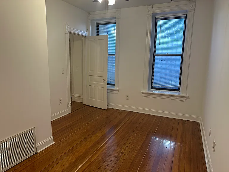 1350 N Greenview Ave #GF — Photo 6