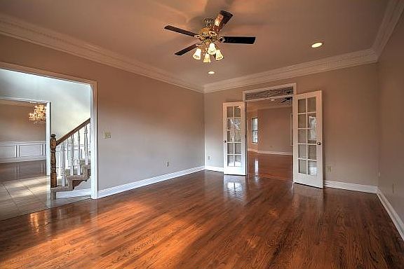 3rd image of 2817 Berkshire Ln