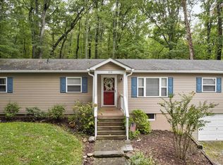 218 Red Fox Rd, Harpers Ferry, WV 25425