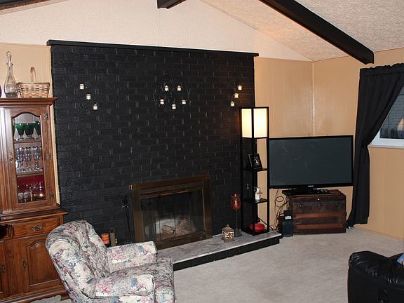 Fam Room W/Cathedral Ceiling