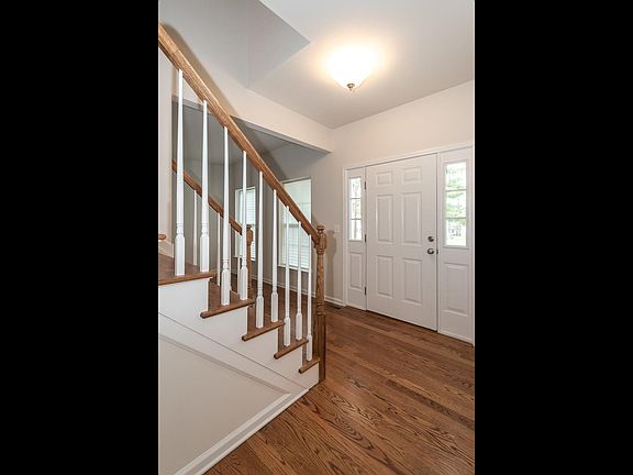 3rd image of 29 Martha Dr