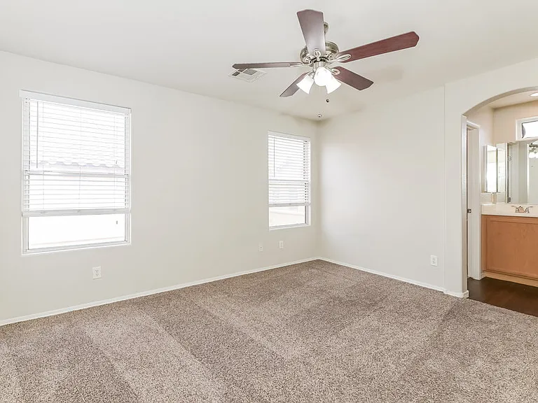 6015 Ambleshire Ave — Photo 9