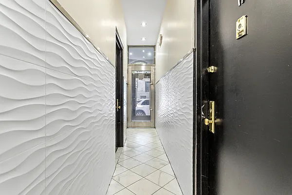 Rented by Safdie Realty Group | media 26