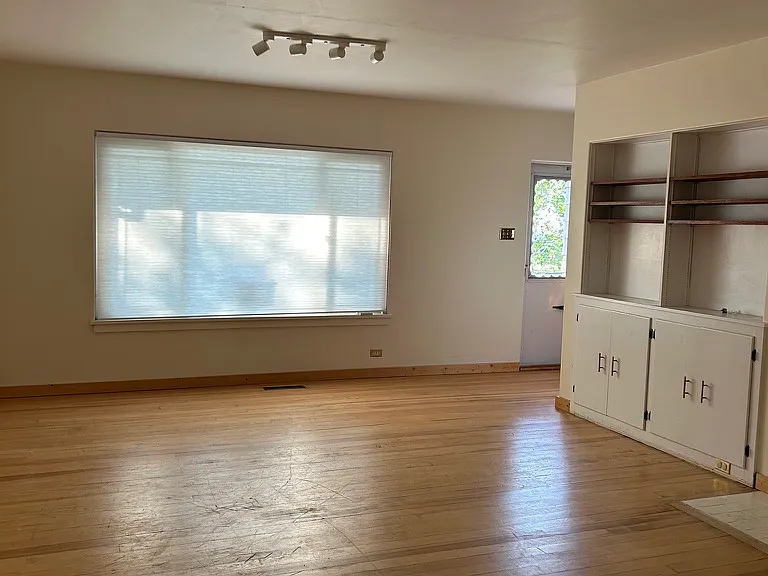 810 S Washington St — Photo 2