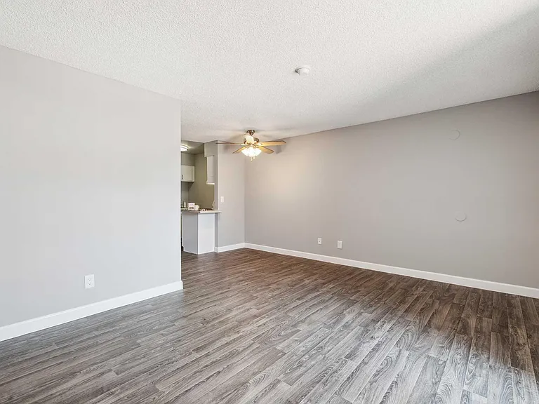 Sorrento Apartments — Photo 51