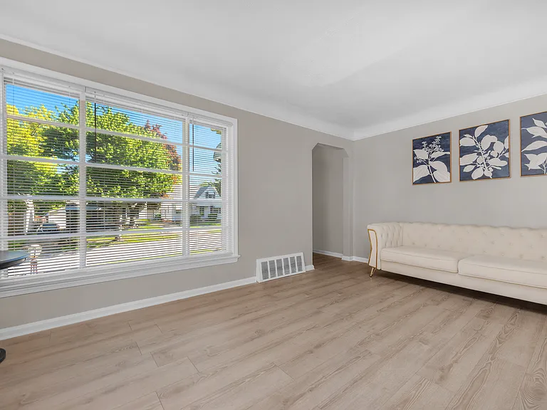 18214 Lewis Dr — Photo 13