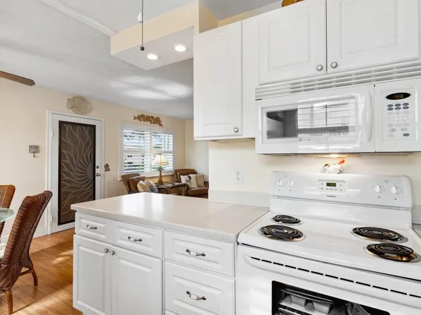 170 Horizons E #204, Boynton Beach, FL 33435