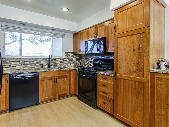 5th image of 1701 Tamarin Ave