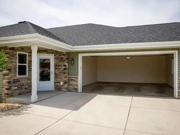 828 Oregon Parks Ave, Oregon, WI 53575