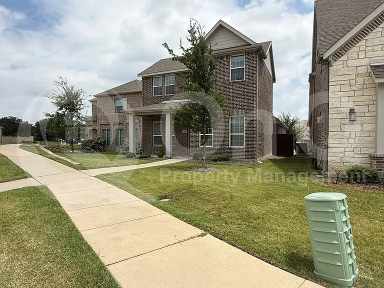 3285 Dover Dr — Photo 2