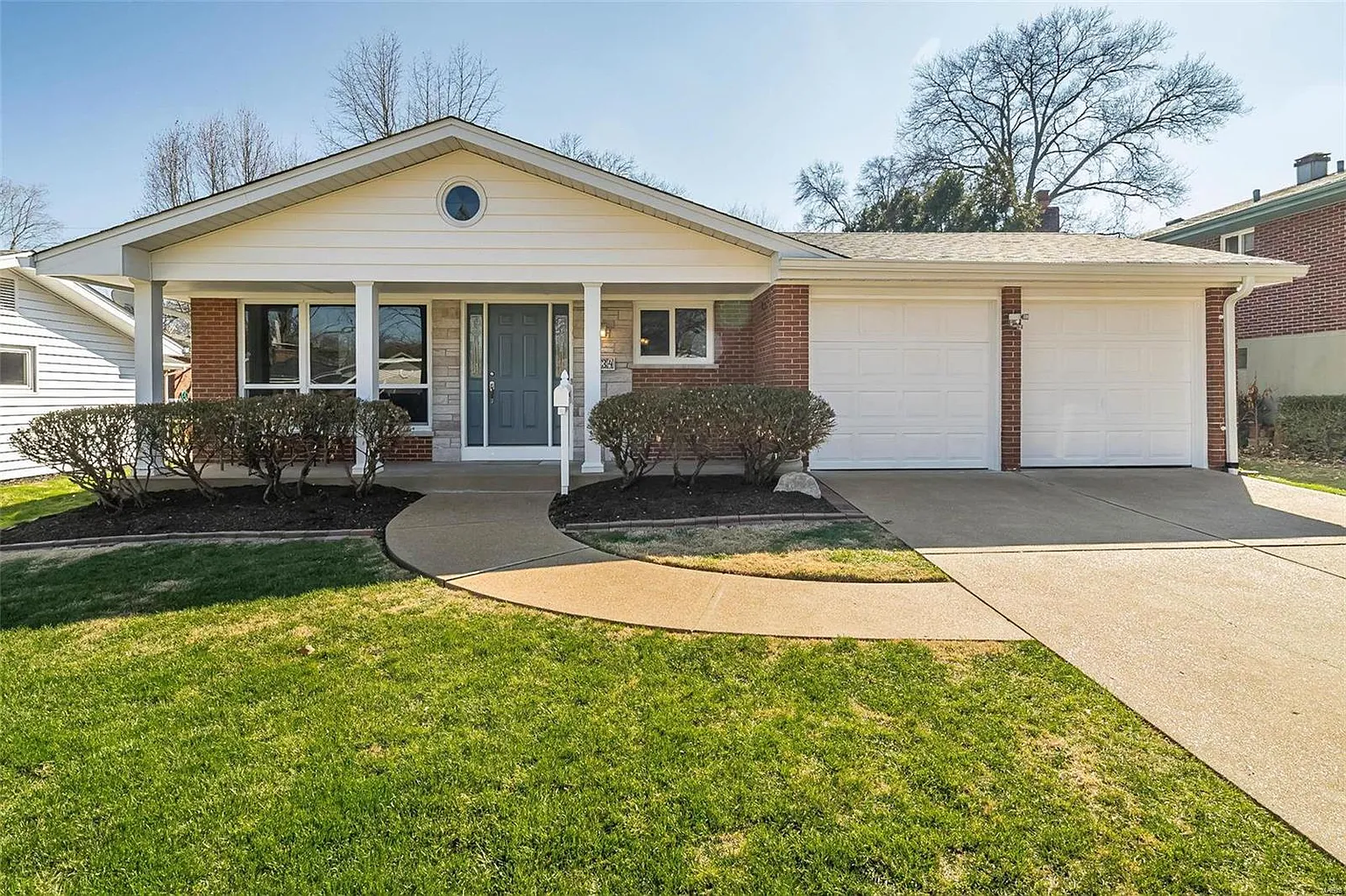 734 Kirkshire Dr photo 1