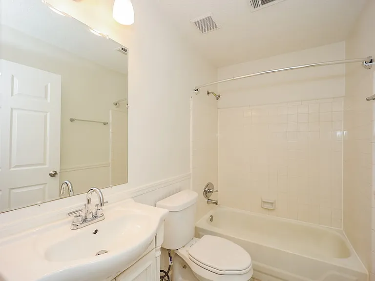 10916 Clearwater Dr — Photo 15
