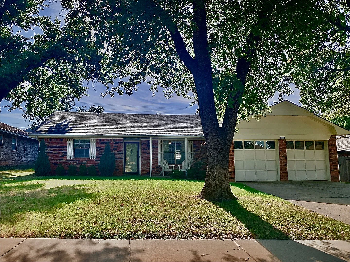 Updated home in East Edmond + Edmond Schools + 3 bedrooms — Photo 2
