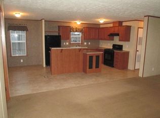 37974 Franklin Dr, Clinton Twp, MI 48036