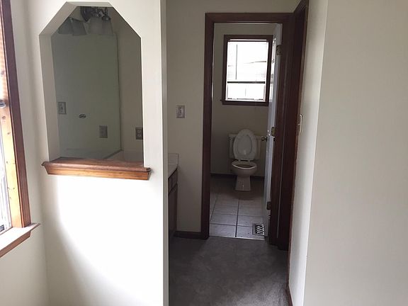 5th image of 829 Norton Ct