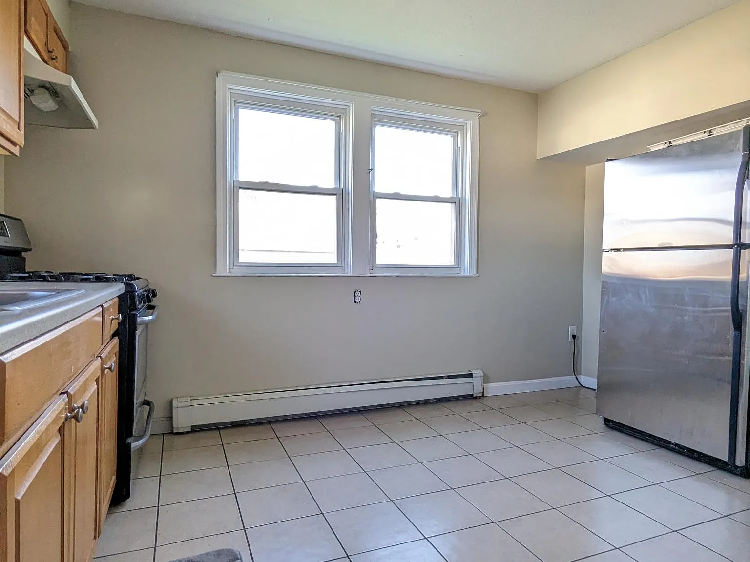 3 bed, 1100 sqft, $2,350 — Photo 3