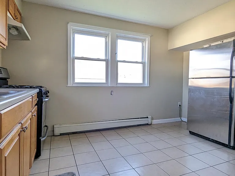 220 Norton St — Photo 3
