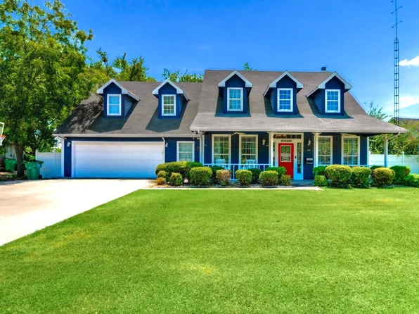 1808 E California St, Gainesville, TX 76240