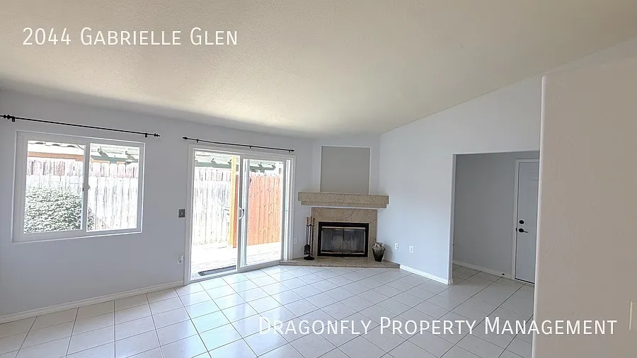 3 Bed 2 Bath Twin Home With AC — Photo 4