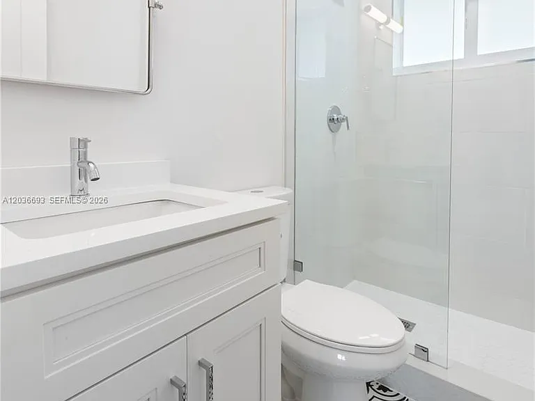 831 NE 40th St #3 — Photo 11