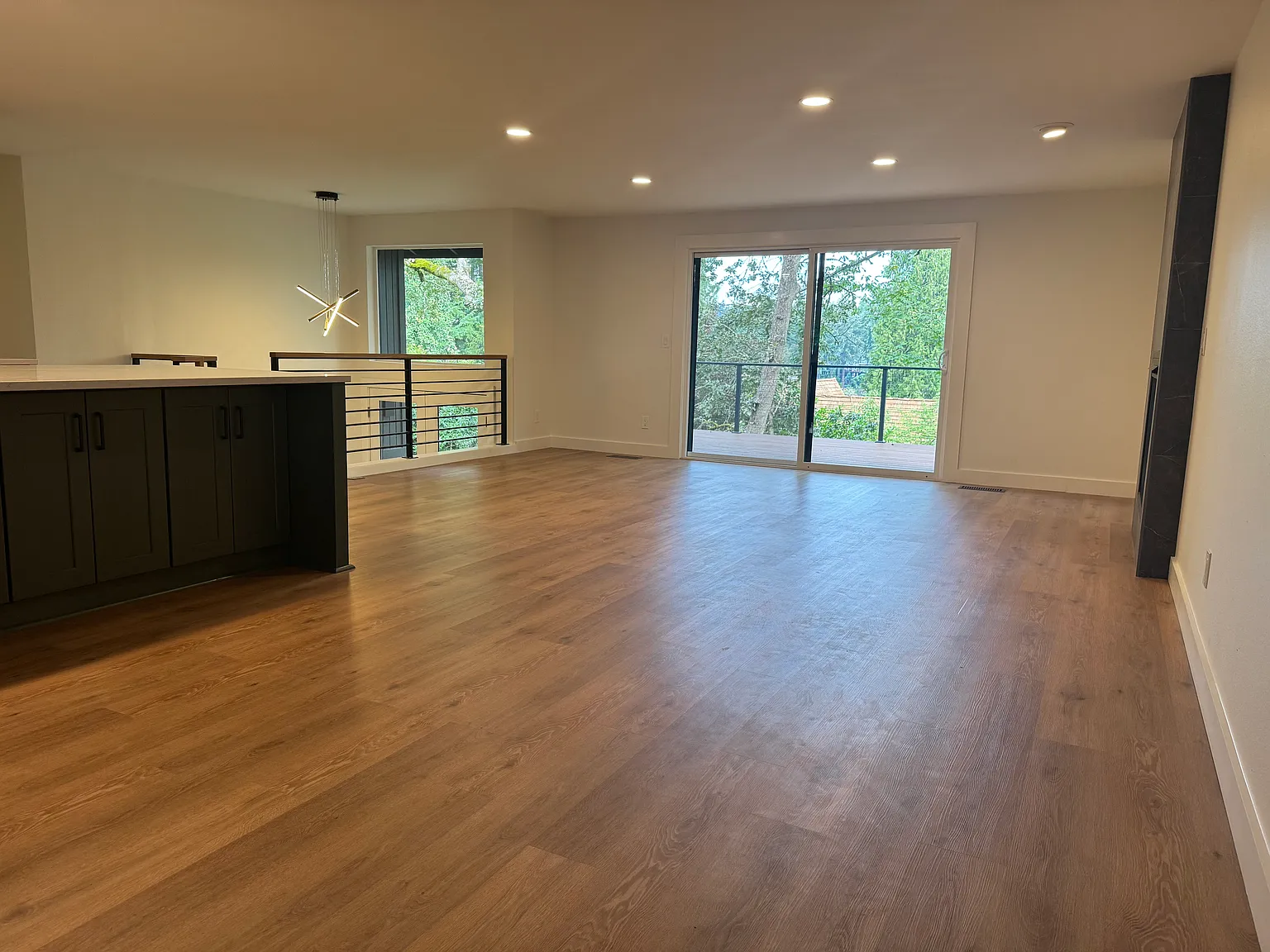 4 bed, 1976 sqft, $4,995 — Photo 3
