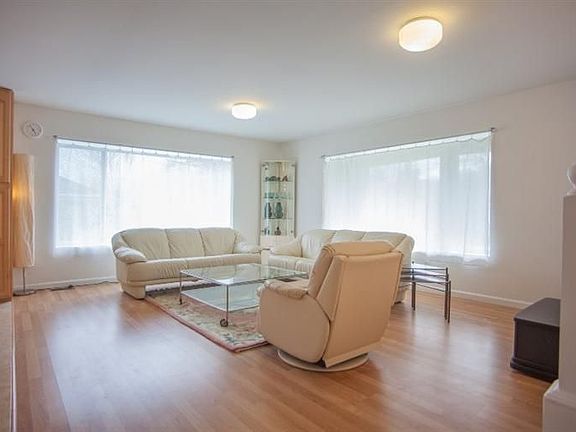 5th image of 3629 Oak Dr