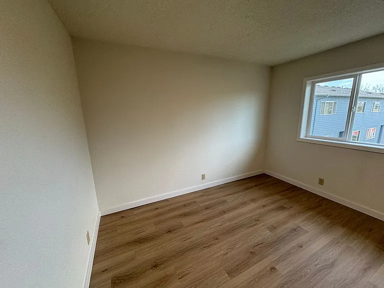 708 NE Avery St — Photo 27