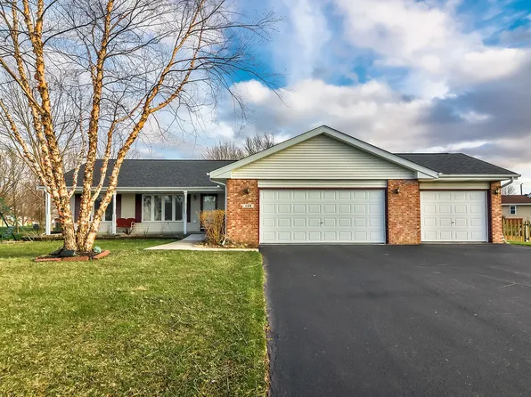 136 Harvest Glenn Dr, Davis Junction, IL 61020