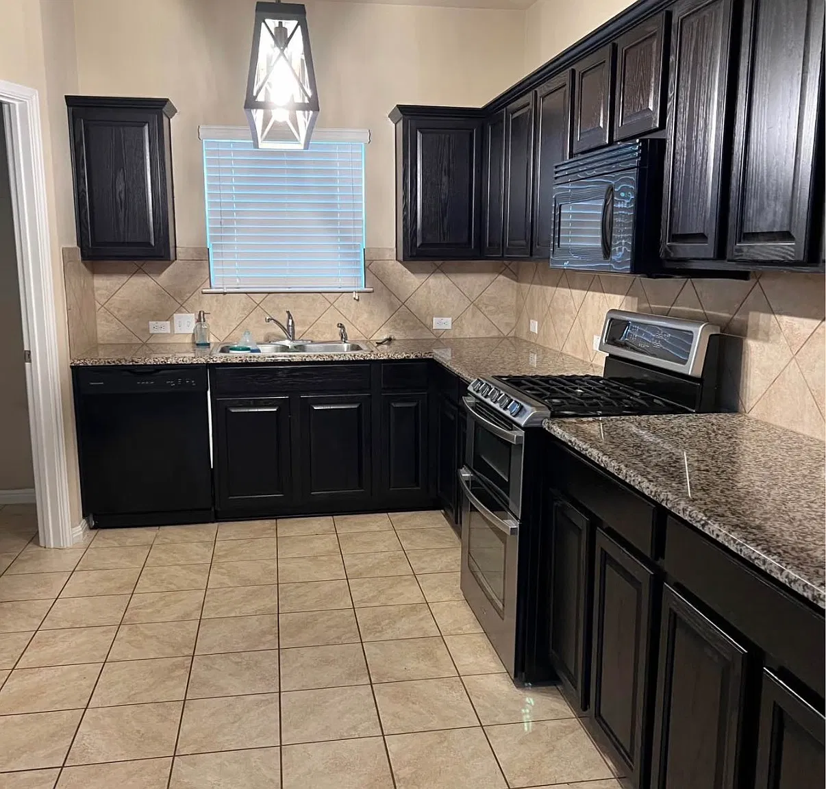 3 bed, 1754 sqft, $2,000 — Photo 2
