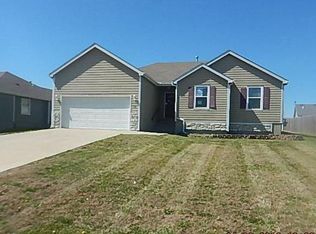 709 Flame Way, Baldwin City, KS 66006