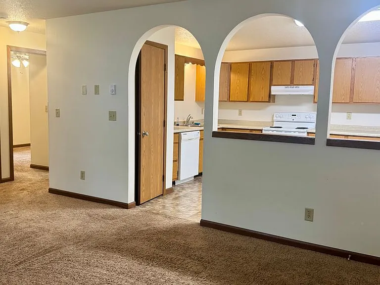 927 Briar Ln — Photo 10