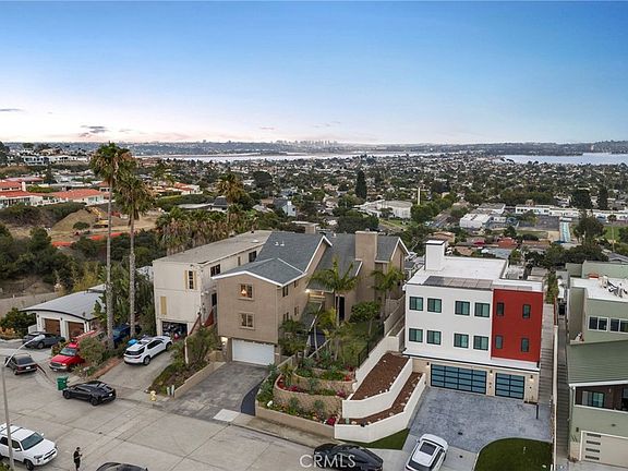3rd image of 1269 Van Nuys St